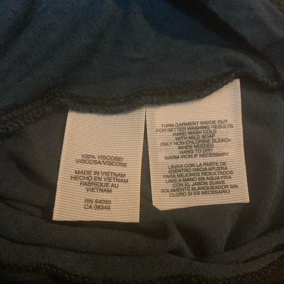 Asymmetrical front hem long sleeved top - Picture 7 of 7